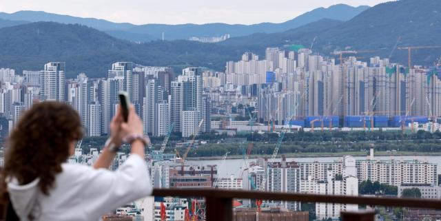 서울 남산에서 바라본 한강변 아파트 단지 사진연합뉴스
