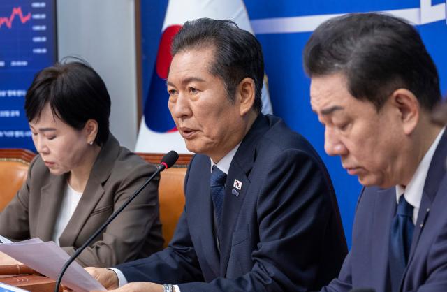 더불어민주당 정청래 대표가 15일 국회에서 열린 최고위원회의에서 발언하고 있다사진연합뉴스
