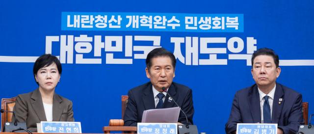 정청래 대표가 15일 국회에서 열린 최고위원회의에서 발언하고 있다 사진연합뉴스