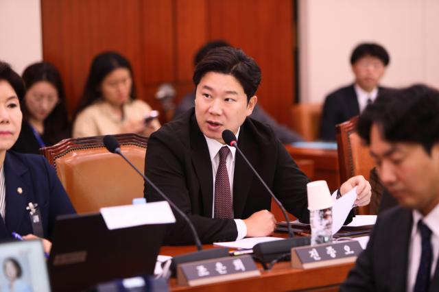 지난 14일 서울 여의도 국회에서 열린 문화체육관광위원회 국정감사에서 문체위 소속 위원 국민의힘 비례대표 진종오 의원이 발언하고 있는 모습이다 사진진종오 의원실