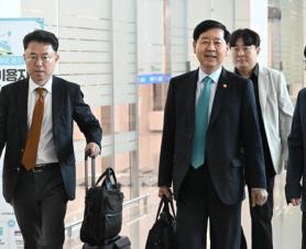 Team Seoul back in Washington to settle a trade deal