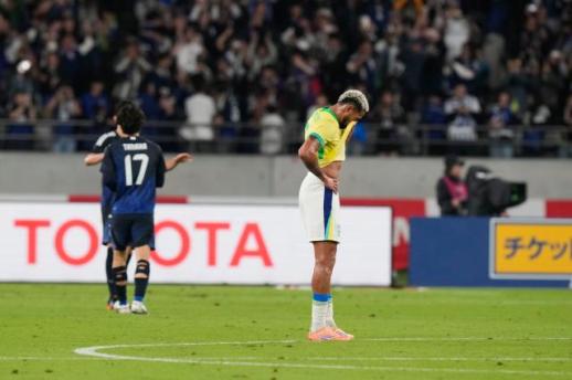 일본, 브라질에 사상 첫 승리…전반 0-2→후반 3골 대역전극