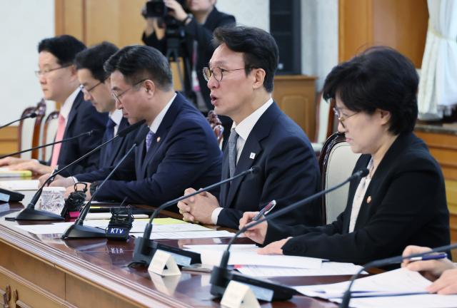 김민석 국무총리가 15일 서울 종로구 정부서울청사에서 열린 치안·안전 관계장관회의에서 발언하고 있다 사진연합뉴스