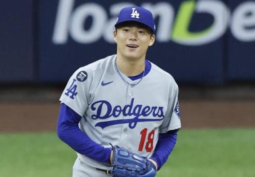 4615억 투수의 품격 야마모토, NLCS서 111구 완투승…日 최초 기록