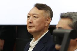 尹, 내란특검 자진 출석했으나 진술거부로 조사 난항