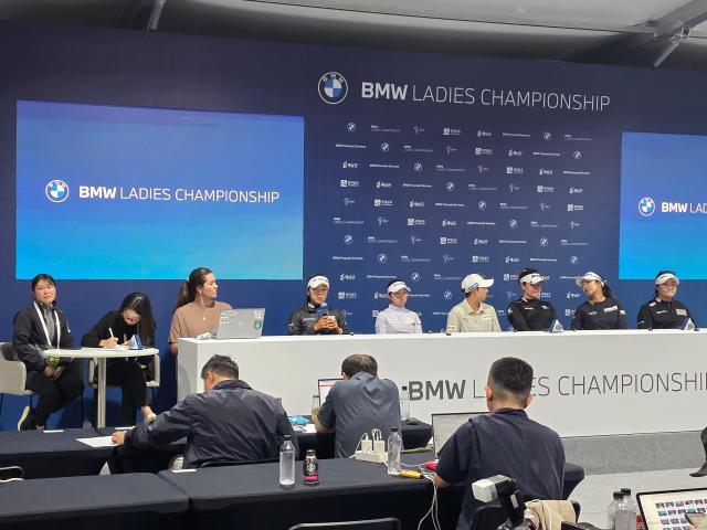 16일부터 19일까지 해남 파인비치 골프링크스에서 열리는 ‘LPGA BMW 레이디스 챔피언십에 출전하는 선수들이 미디어데이를 맞아 각오를 다지고 있다사진김옥현 기자
