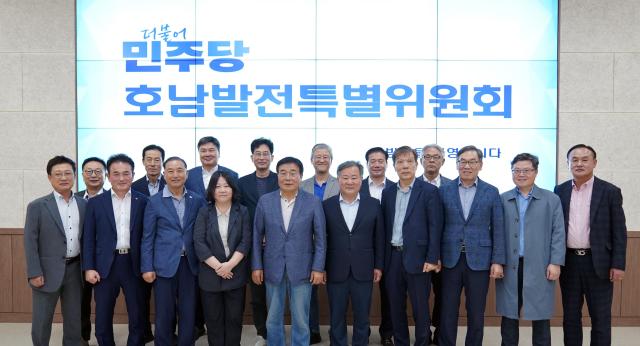 민주당 호남발전특위 광주위원회가 15일 광주 미래차모빌리티진흥원을 방문했다 사진호남발전특위