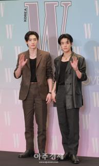 [포토] 엔하이픈 성훈·제이크, 더블유 코리아, 제20회 유방암 인식 향상 캠페인 자선 행사 기념 포토콜 참석