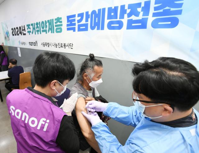 2024년 노숙인과 쪽방 주민을 대상으로 무료 독감 예방접종 사업을 진행한 모습 사진서울시