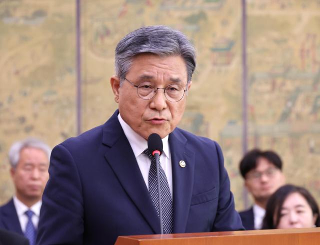허민 국가유산청장이 16일 서울 여의도 국회에서 열린 2025년도 국가유산청 등에 대한 문화체육관광위원회 국정감사에서 업무보고를 하고 있다 사진연합뉴스