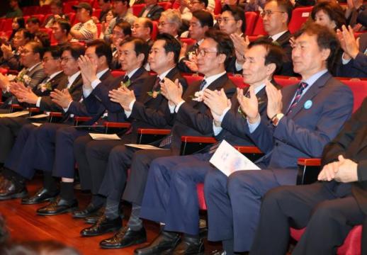 金총리 부마에서의 용기와 의기, 2025년 빛의 혁명으로 이어져