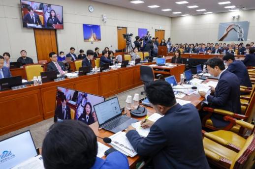 국회 OTT 준방송사업자로 규제해야 VS 전문가들 美통상리스크 우려
