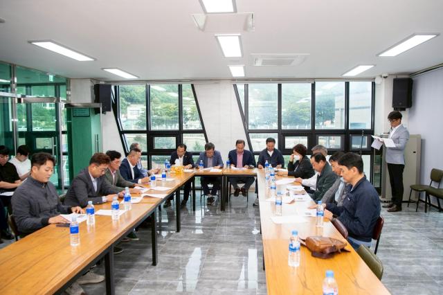 울릉공항 활주로연장 추진위원회가 15일 제4차 전체회의를 열고 안전한 울릉공항 건설 민관협의회로 새롭게 출범했다 사진울릉군