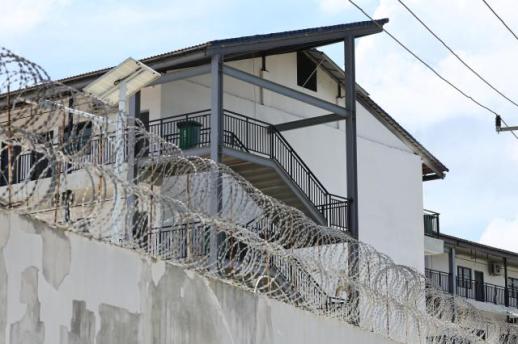 [포토] 높은 외벽과 철조망으로 둘러싸인 태자단지