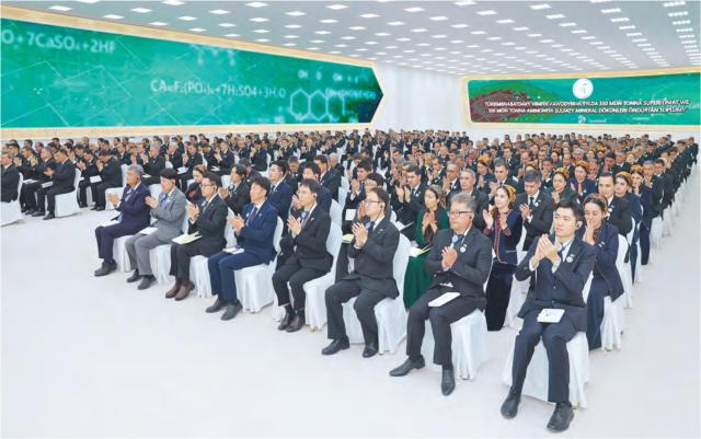 정원주 회장 및 임직원들이 투르크메니스탄 미네랄 비료 플랜트 기공식에 참석하고 있다 사진대우건설