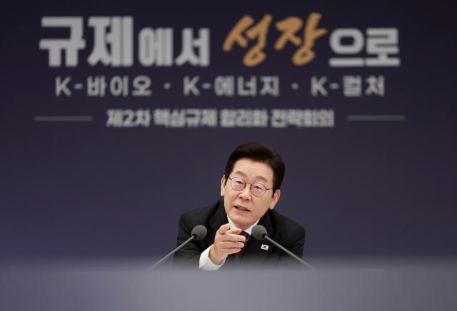 Lees approval rating drops to lowest level since taking office