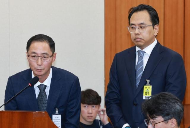 김명규 쿠팡이츠 대표왼쪽가 지난 14일 서울 영등포구 여의도 국회에서 열린 공정거래위원회 개인정보보호위원회 등에 대한 정무위원회 국정감사에 증인으로 출석 발언하고 있다 오른쪽은 김범석 우아한형제들 대표 사진연합뉴스