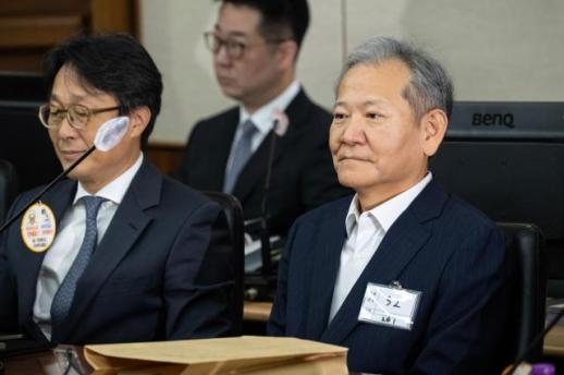 [포토] 이상민 전 장관, 내란 중요임무 종사 혐의 공판 출석