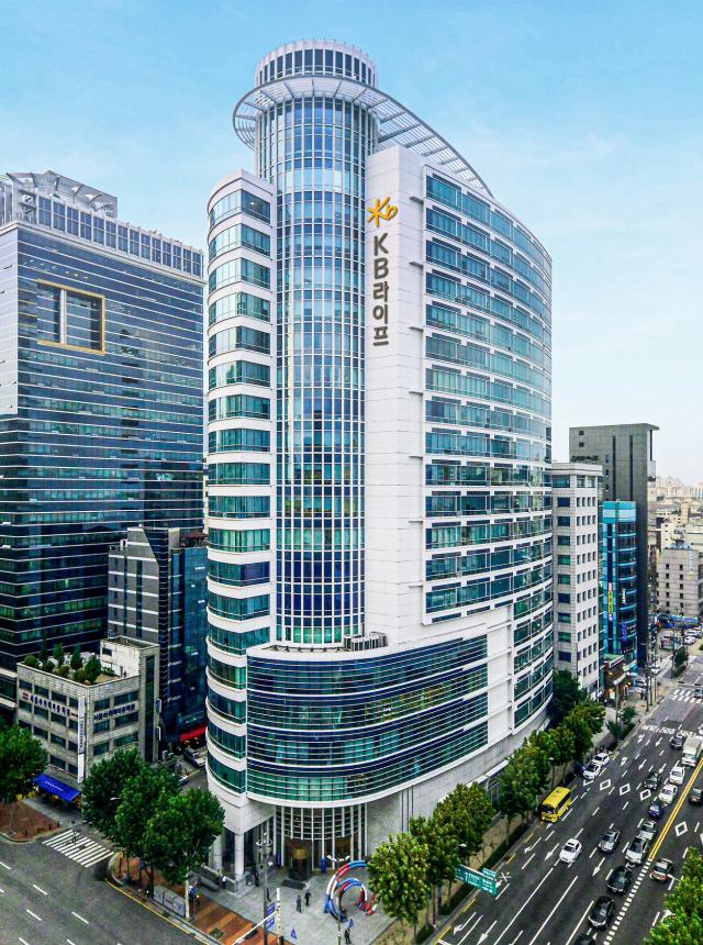 KB라이프가 고객·직원 업무 환경 혁신을 위한 생성형 인공지능AI 에이전트 서비스를 21일부터 전사적으로 오픈한다 사진은 서울 서초구 KB라이프 본사 사진KB라이프