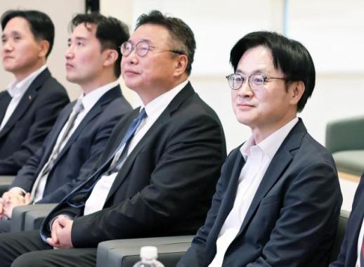 S.Korean industry minister vows support for firms after U.S. detention incident