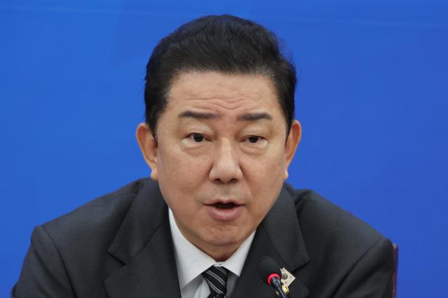 더불어민주당 김병기 원내대표가 19일 서울 여의도 국회에서 국정감사 등 현안 관련 기자간담회를 하고 있다사진연합뉴스