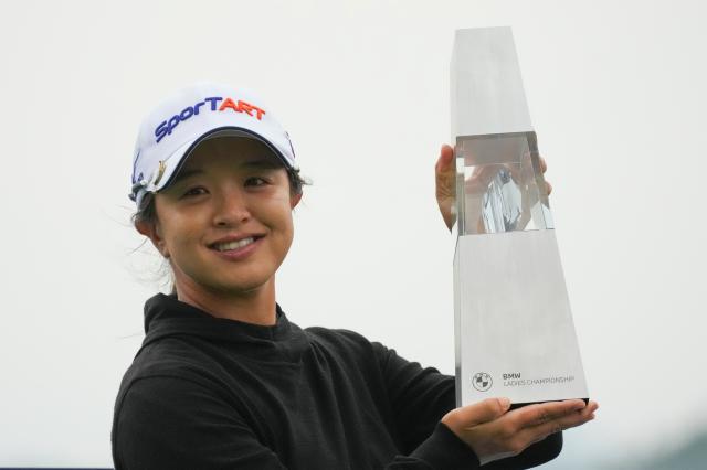 김세영이 약 5년 만에 미국여자프로골프LPGA 투어 정상에 섰다 19일 전남 해남군 파인비치 골프링크스파72에서 열린 LPGA 투어 BMW 레이디스 챔피언십총상금 230만 달러에서 우승했다 사진연합뉴스·로이터