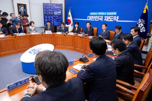 정청래 더불어민주당 대표를 비롯한 최고위원들이 20일 국회에서 열린 최고위원회의에서 발언하고 있다 사진연합뉴스