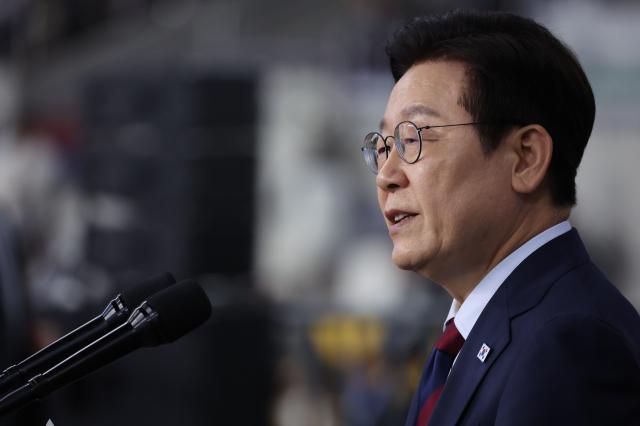 이재명 대통령이 지난 17일 부산아시아드주경기장에서 전국체전 개막식 기념사를 하고 있다 사진연합뉴스