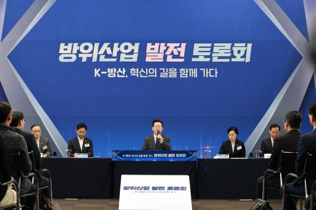 이재명 대통령이 20일 경기 고양시 킨텍스에서 열린 방위산업 발전 토론회에서 발언하고 있다 사진연합뉴스
