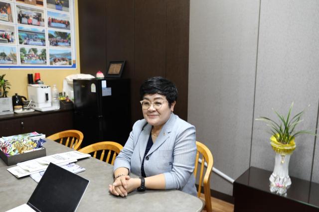 17일 오후 4시 제주시 애월읍 곽지리에 위치한 금빛신협에서 박여숙 이사장이 인터뷰를 진행하고 있다 사진정윤영 기자