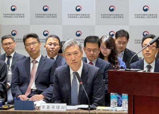 韩国驻华大使卢载宪出席国政监查