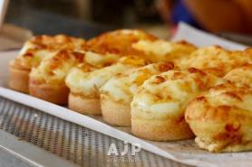 Koreas winter street snacks evolve from local comforts to global favorites