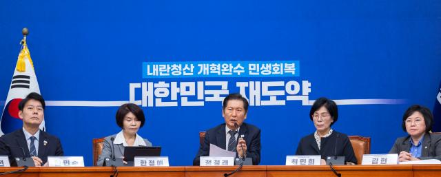 정청래 대표가 20일 국회에서 열린 언론개혁특별위원회 허위 조작정보 근절안 발표에서 발언하고 있다