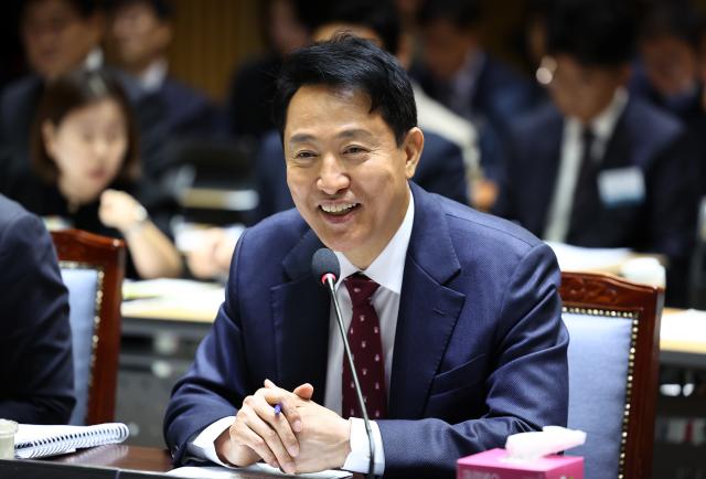 오세훈 서울시장이 20일 서울시청에서 열린 서울시에 대한 국회 국토교통위원회 국정감사에서 위원들의 질의에 답하고 있다 20251020 사진연합뉴스