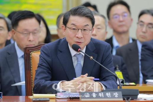 [포토] 의원 질의에 답변하는 이억원 금융위원장