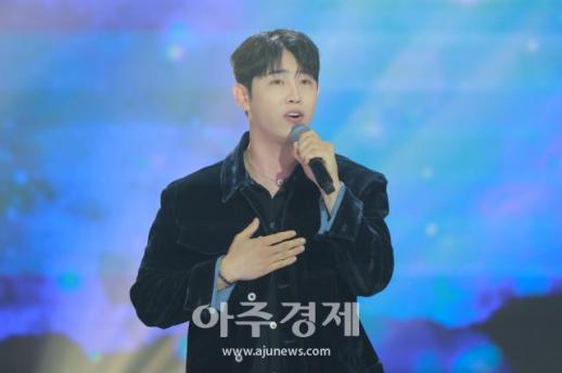 [포토] 더트롯쇼 무대오른 박현호