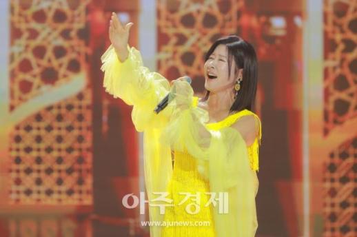 [포토] 더트롯쇼 무대오른 유지나