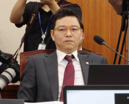 李 밤낮없이 애쓰는 공무원 여건 개선에 각별한 관심 가져야