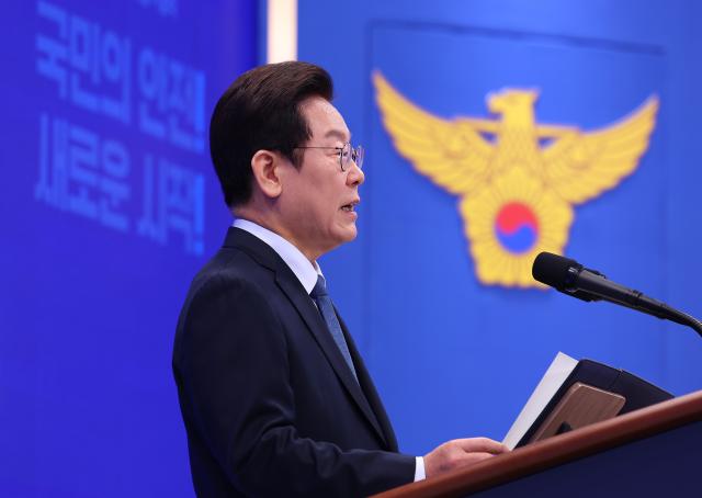 이재명 대통령이 21일 서울 서대문구 경찰청에서 열린 80주년 경찰의 날 기념식에서 기념사를 하고 있다사진연합뉴스