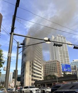 서울 중구 서울센터빌딩 화재 1시간 30여분 만에 완진…인명피해 없어