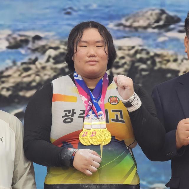 김체량광주체고 2년이 지난 18일 부산 남구 국민체육센터 제2체육관에서 열린 제106회 전국체육대회 여고부 +87㎏급 경기에서 금메달3개를 목에 걸었다 사진독자제공