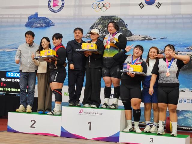 김체량광주체고 2년이 지난 18일 부산 남구 국민체육센터 제2체육관에서 열린 제106회 전국체육대회 여고부 +87㎏급 경기에서 3관왕에 오르는 쾌거를 달성했다 사진독자제공