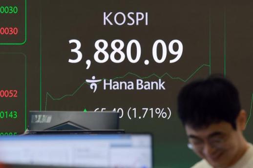 고공행진 코스피…동학개미·서학개미 성적표 엇갈렸다
