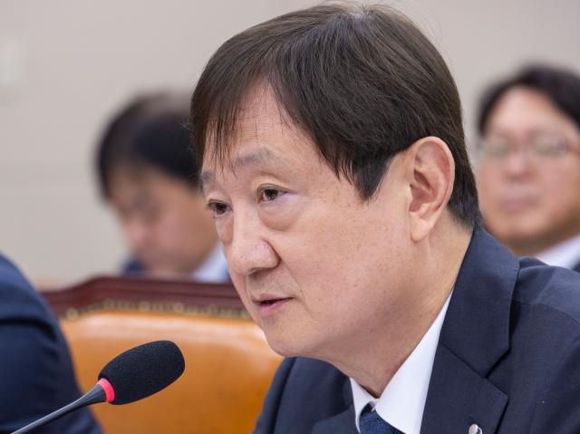 이찬진 금융감독원장이 21일 국회에서 열린 2025년도 정무위원회 국정감사에 출석해 의원 질의에 답하고 있다사진연합뉴스