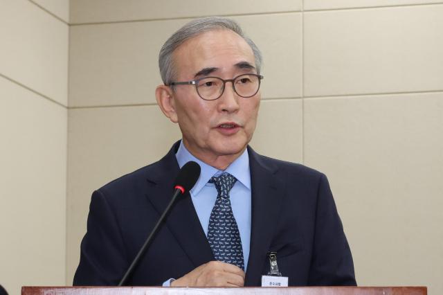  21일 국회 과학기술정보방송통신위원회에서 열린 정보통신기술ICT 분야 산하기관 국정감사에서 김영섭 KT 대표이사가 해킹사태와 관련한 위원 질의에 답하고 있다 사진연합뉴스