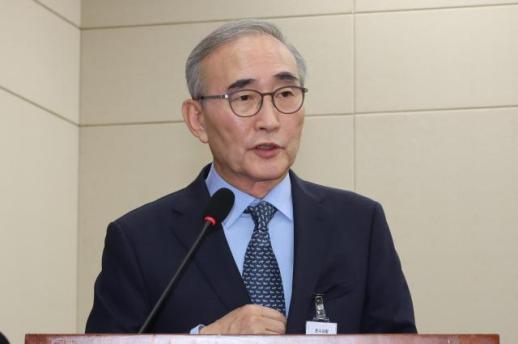 [속보] 김영섭 KT 대표, 사실상 퇴진 시사…사퇴 질문에 끄덕