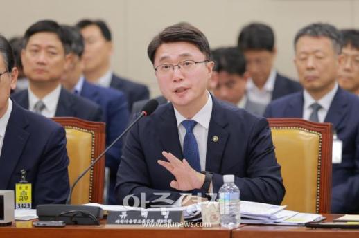 [포토] 의원질의에 답하는 류제명 과기부 2차관