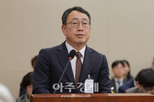 [포토] 답변하는 ​​​​​​​유영상 SKT 대표