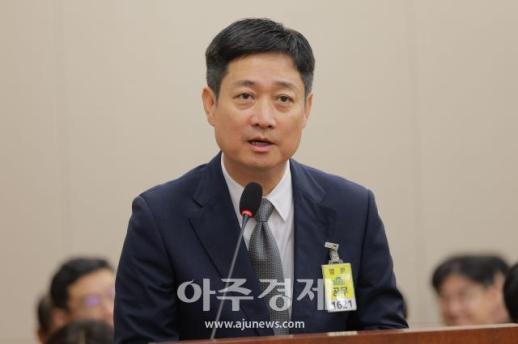 [포토] 답변하는 홍범식 LG유플러스 대표