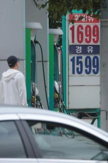 유류세 한시적 인하 2개월 연장…인하율 소폭 하향조정